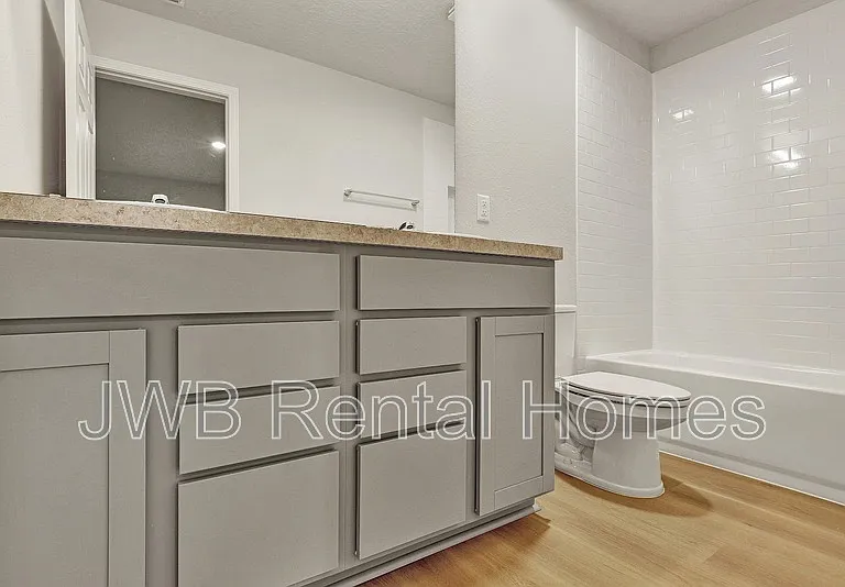 567 55th St E — Photo 11