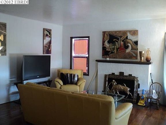 3rd image of 2982 Barrett St