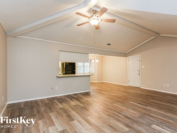 5th image of 2133 Huntington Dr