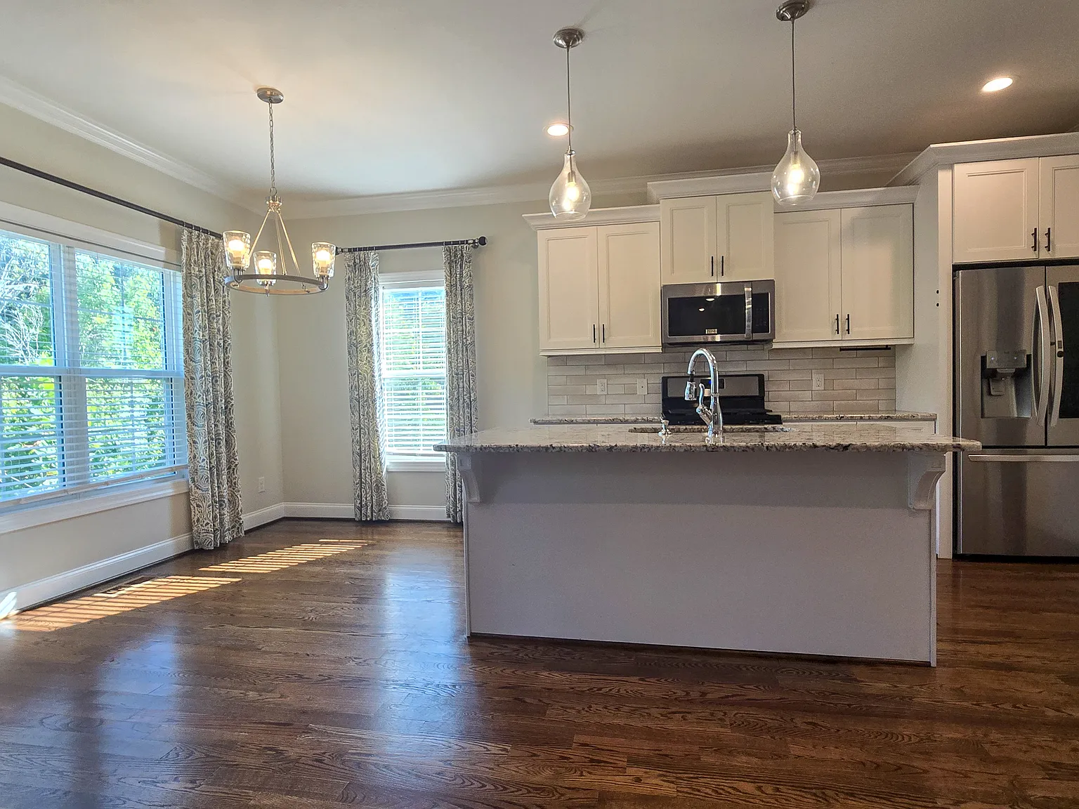 4 bed, 3022 sqft, $2,900 — Photo 3