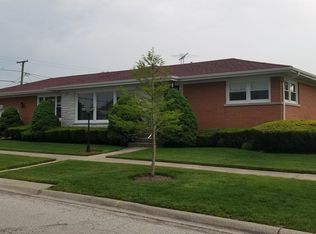 8557 N Ozanam Ave, Niles, IL 60714