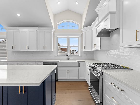 5th image of 34 E 73rd St E #Sea
