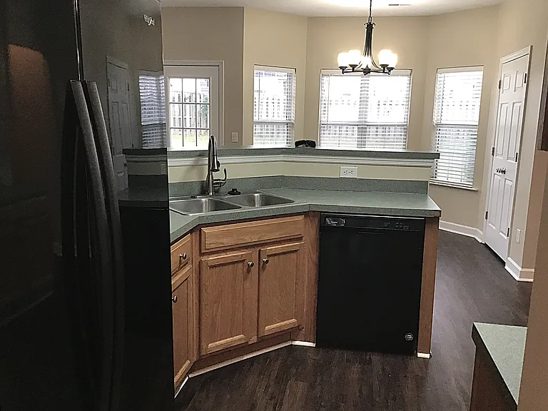 202 Curico Ln — Photo 3