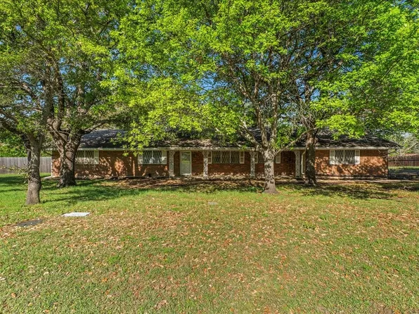 6817 Meadow Rd, North Richland Hills, TX 76182