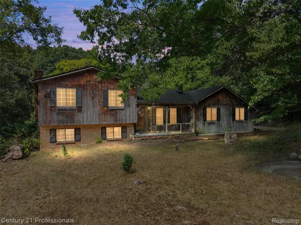 197 N Jossman Rd, Ortonville, MI 48462