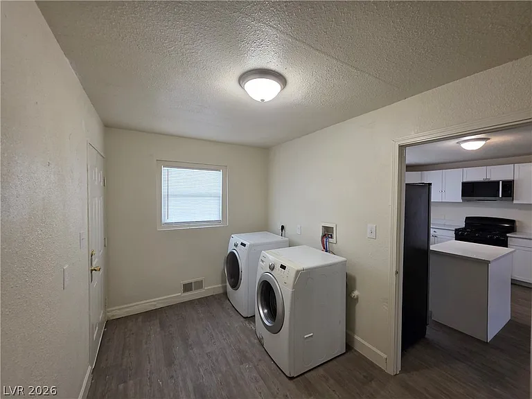 1590 Mustang Dr — Photo 93