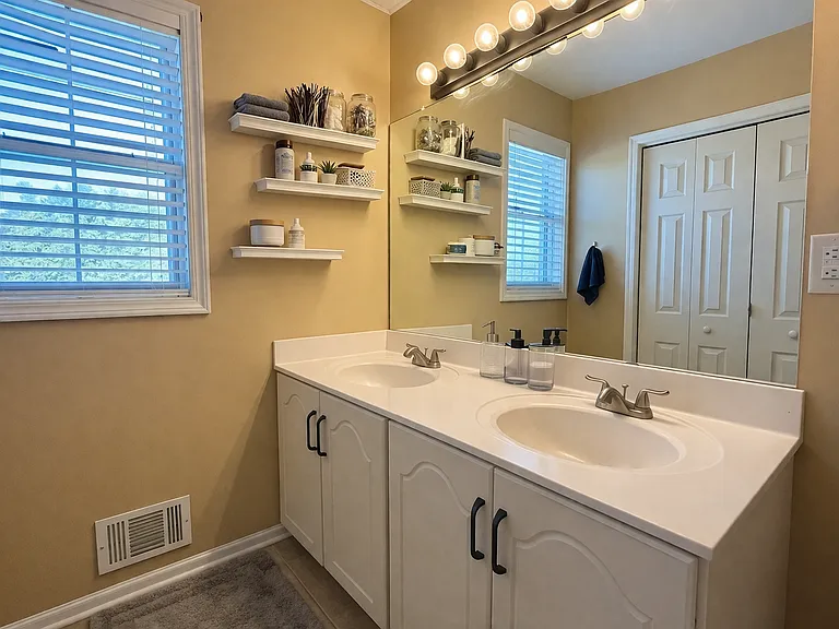 5472 Riverchase Dr — Photo 14