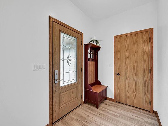 5th image of 302 Hawthorne DRIVE
