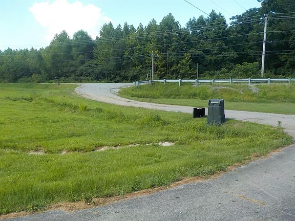 3rd image of 36 Sunny Ln