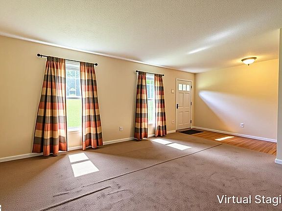 3rd image of 109 Baldwin Cir