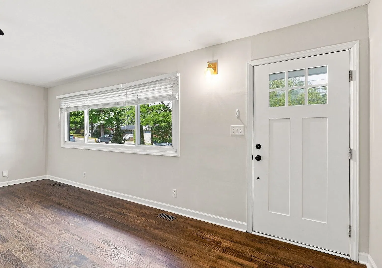 Charming 3-Bedroom Ranch Style Home ! — Photo 3