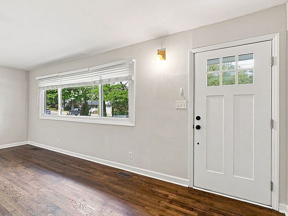 5th image of 3205 Crandon Ln
