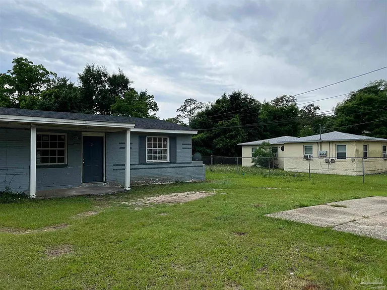 4 Ellis Dr #B — Photo 1