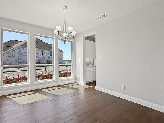 5th image of 756 Carlisle Dr