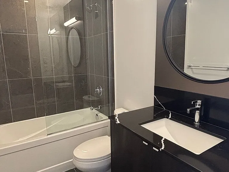 771 Yonge St #2105 — Photo 6