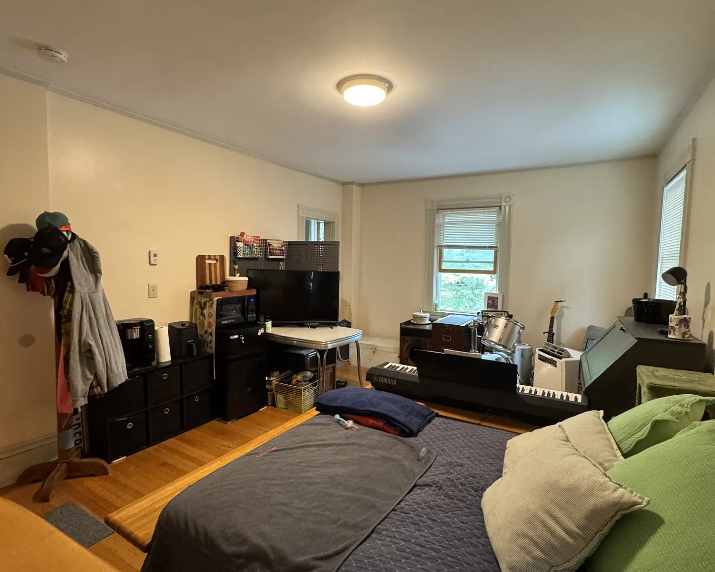 Studio, 300 sqft, $1,800 — Photo 2