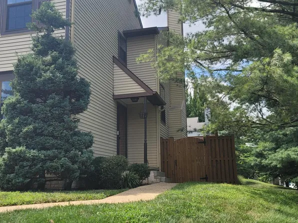 23 Jermyn Ct, Sterling, VA 20165