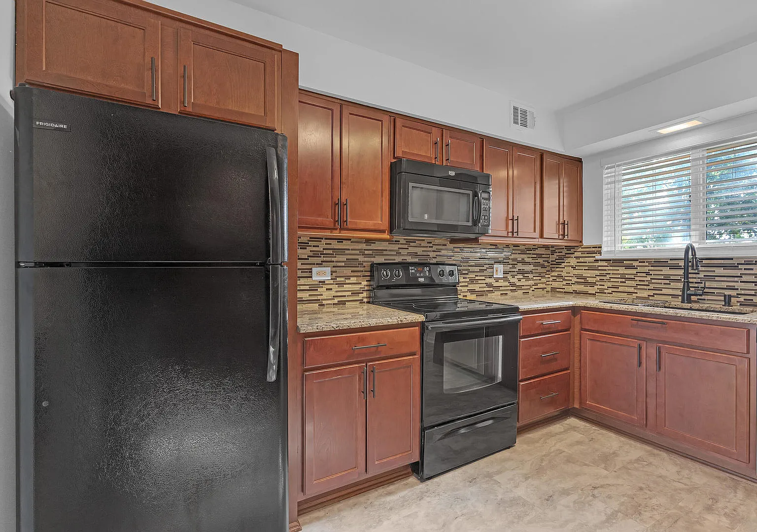 2 bed, 900 sqft, $2,150 — Photo 4