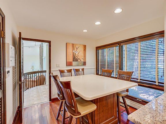 5th image of 8 Parkside Dr