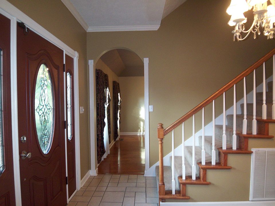 1st image of 910 Dianne Dr