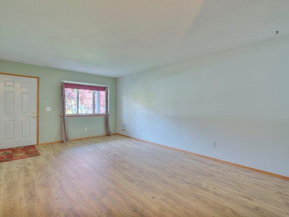 3rd image of 113 Williams St