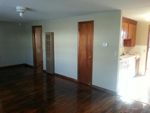 LR looking toward bedroom door