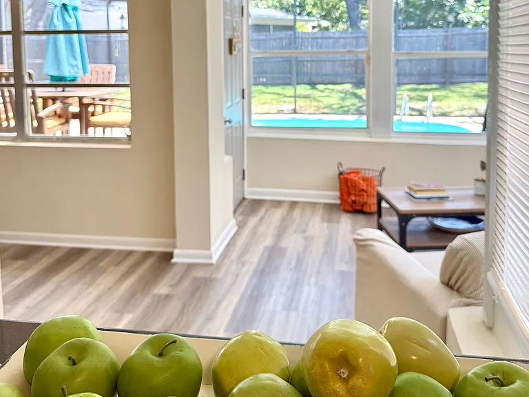 205 Driftwood Dr W — Photo 11