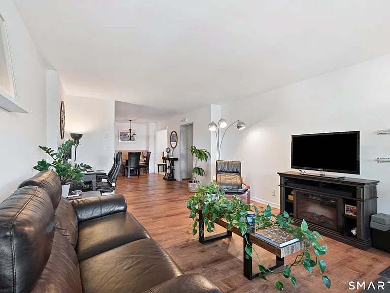 30 Glenbrook Rd #2E — Photo 3