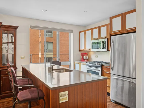 3585 Greystone Avenue image 4 of 11