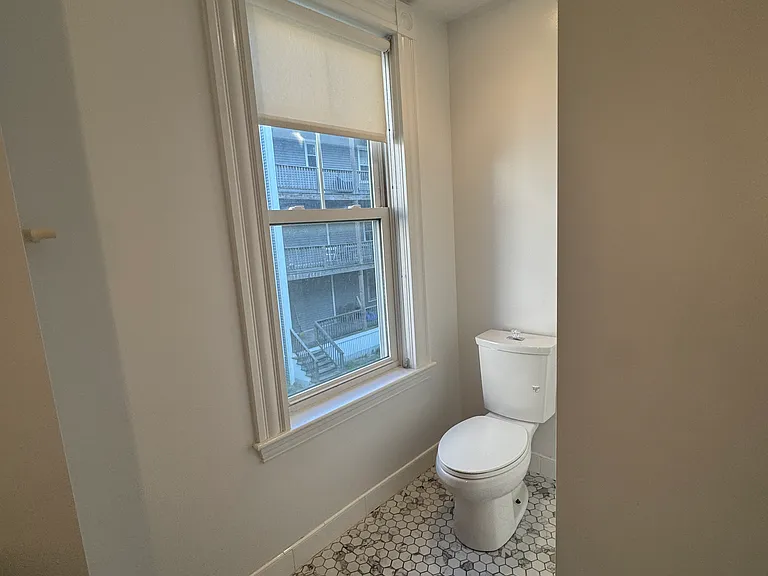 87 Gardner St — Photo 27