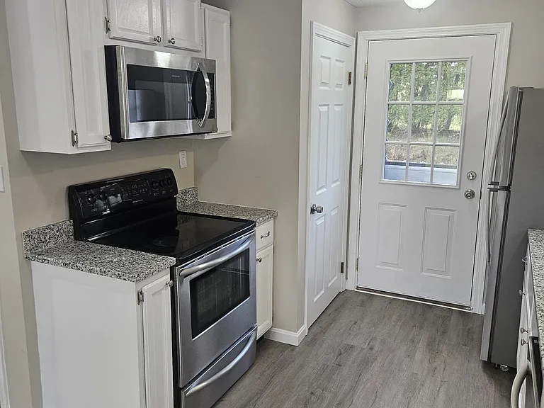 264 Richards Ave — Photo 2