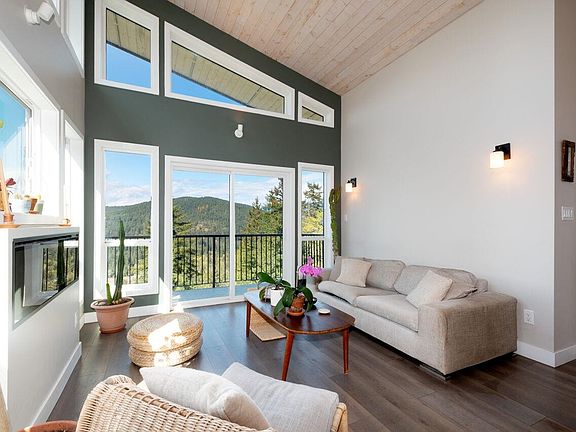 5th image of 897 Rivendell Dr