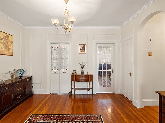 4th image of 325 Tappan St APT 6