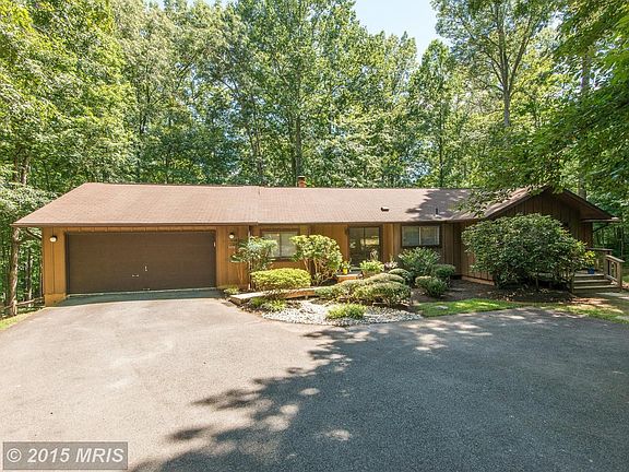Expansive Landscaped front Yard