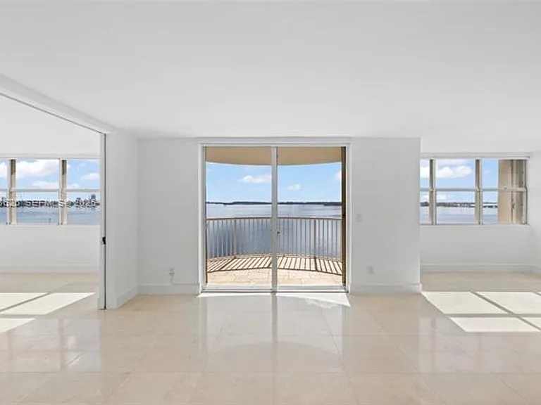 1420 Brickell Bay Dr #CU-1001A — Photo 7