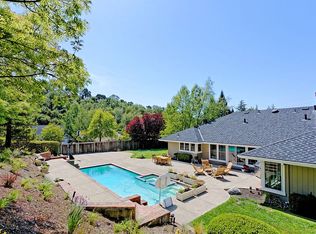 2 Magee Ct, Moraga, CA 94556