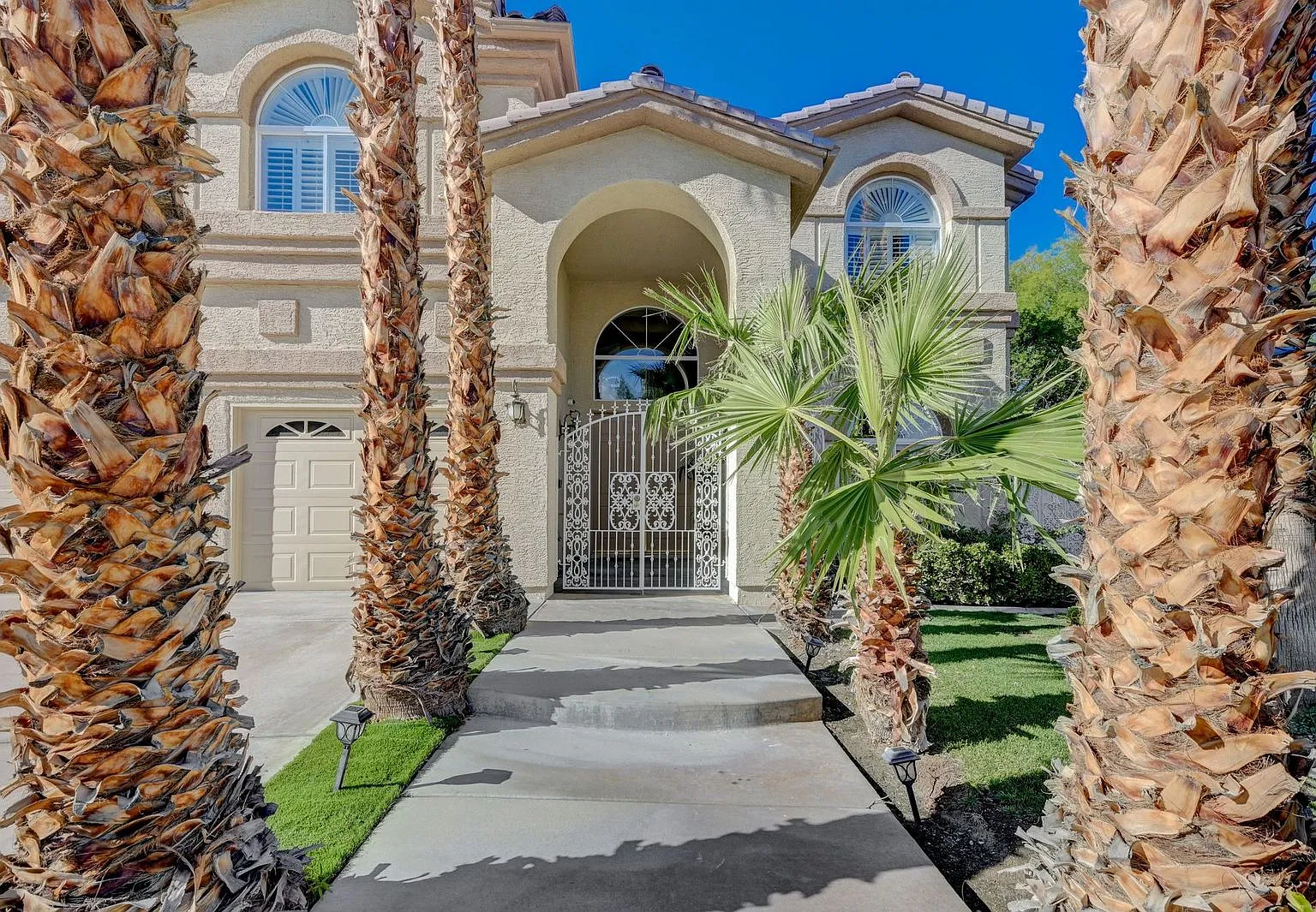 4 bed, 4025 sqft, $5,200 — Photo 3