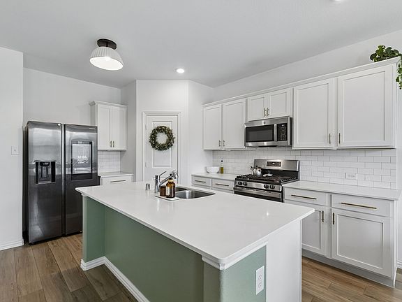 3rd image of 8120 Lindheimer Ln