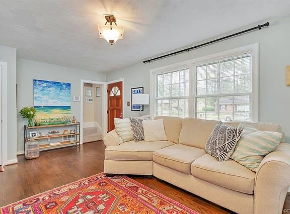 5th image of 1204 Beverly Dr