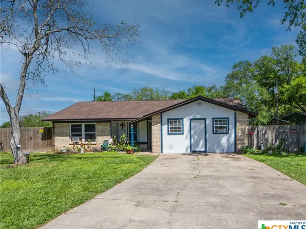 5 Bordeaux Cir, Bay City, TX 77414