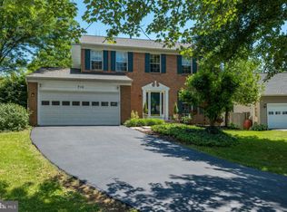 712 Bellview Ct NE, Leesburg, VA 20176