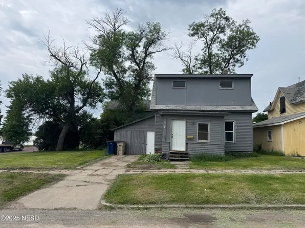 305 2nd St W, Watertown, SD 57201