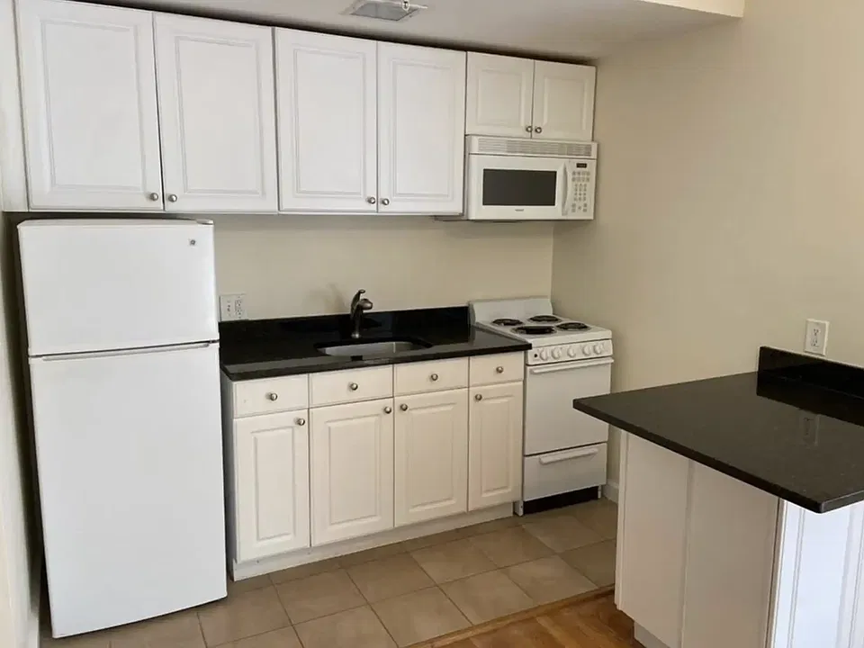 529 Beacon St #17