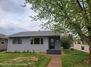 987 Park Ave, Dickinson, ND 58601