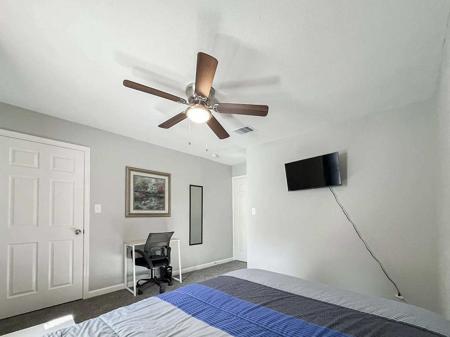 4 bed, 2.0 bath, 1217 sqft, $754 — Photo 2