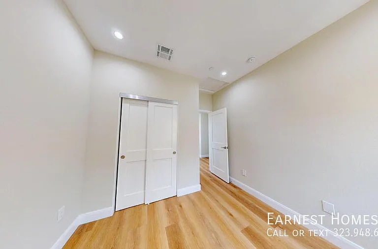 310 N 3rd St #B — Photo 17