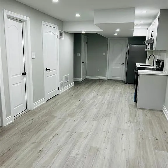 216 Woodbine Ave #BASEMENT — Photo 3