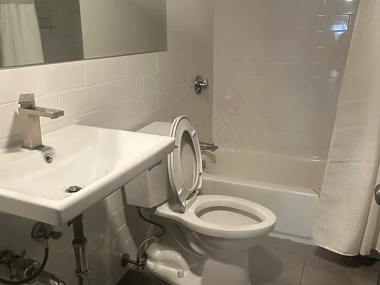 11-13 Ellsworth St #10 — Photo 4