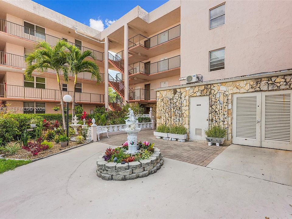 1st image of 2861 Somerset Dr APT 104