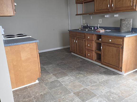 4th image of 2622 Maple St